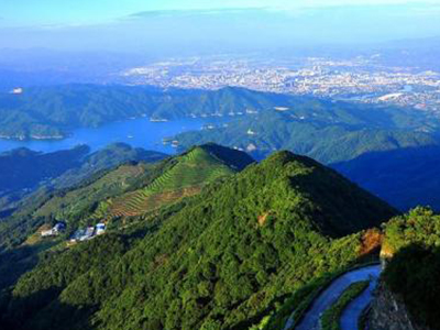 【河源、惠州】入住三百山热泉河温泉度假村、浸泡天然温泉、河源汇豪国际酒店、那里花开主题公园、长津冰雪大世界、畲族风情黄龙岩、福源果场枇杷任摘任吃、夜观新丰江音乐喷泉三天游