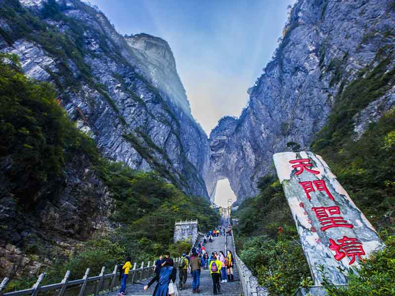 铂尔曼（天门山） *天门山玻璃栈道·大峡谷玻璃桥·溪布街 矮寨大桥-问天台-吉斗苗寨-魔鬼悬崖栈道·凤凰古城/双高铁4天游